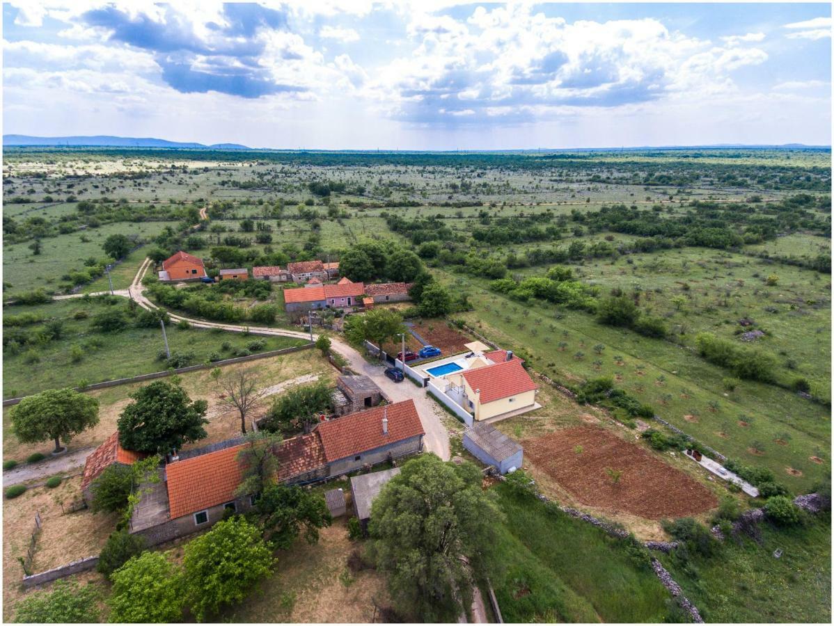 Отель House Mellifera Razvode Экстерьер фото