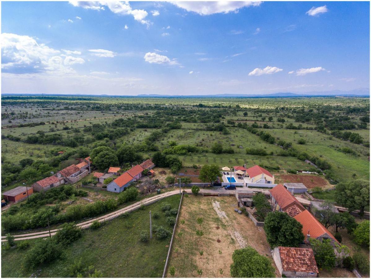 Отель House Mellifera Razvode Экстерьер фото